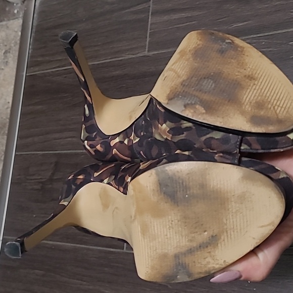 Nine West camo print held 4.5" heel height - Picture 4 of 5